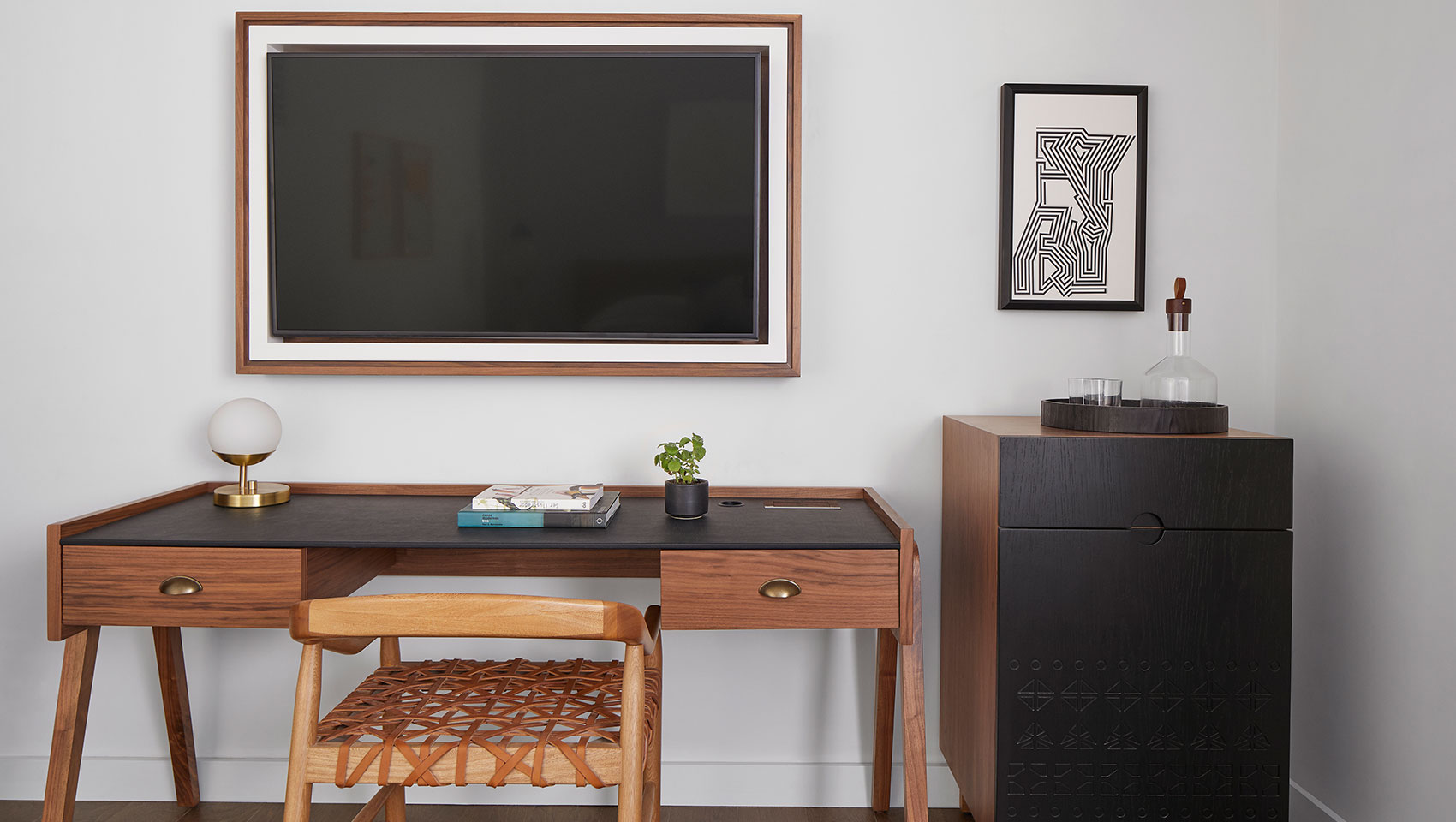 1 King Room Workspace